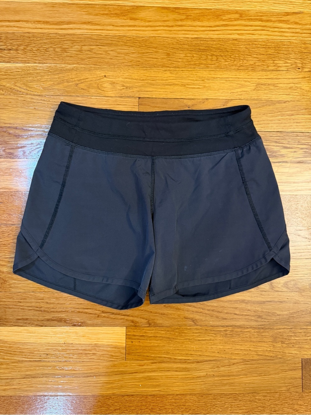 Ivivva (Lululemon kids) Activewear Shorts in black - Size 14 *FLAW*